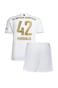 Bayern Munich Jamal Musiala #42 Babyklær Borte Fotballdrakt til barn 2022-23 Korte ermer (+ Korte bukser)